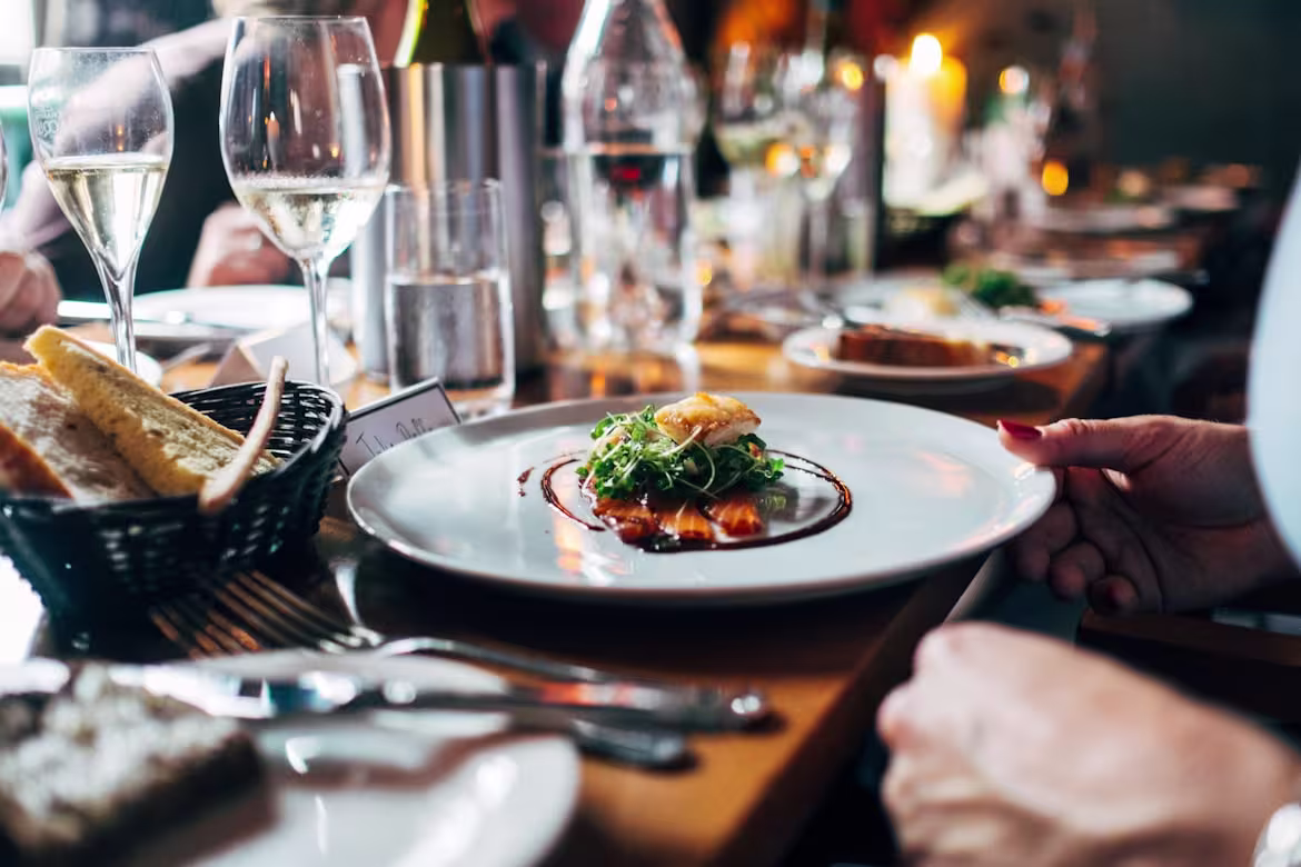 Restaurant counter accepting stablecoin payments with Cray